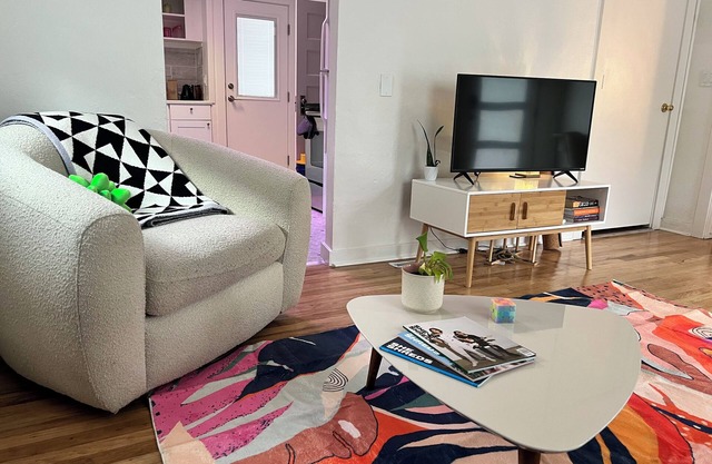 Historic- Ruby Bungalow- private