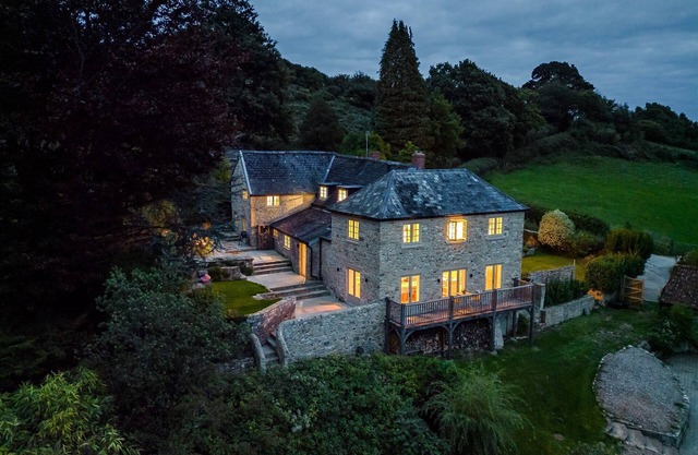 Historic rural farmhouse near coast sleeps 10-12