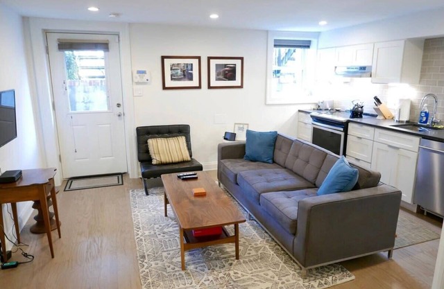 Historic ShawLeDroit Park Gem - 1 Bedroom on U St!