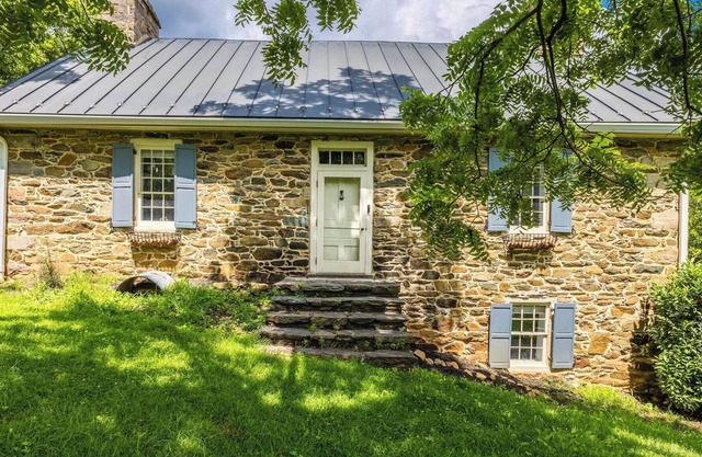 Historic Stone Farmhouse 15Acres