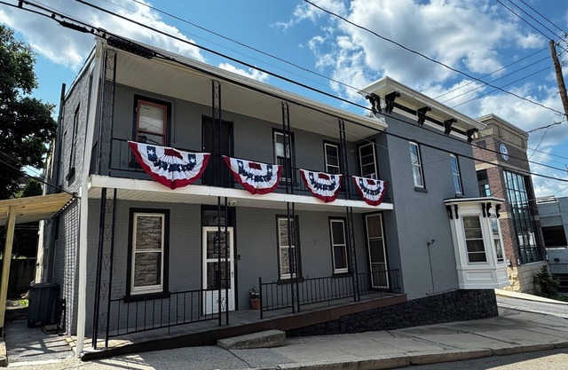 Historic Townhouse near Yuengling