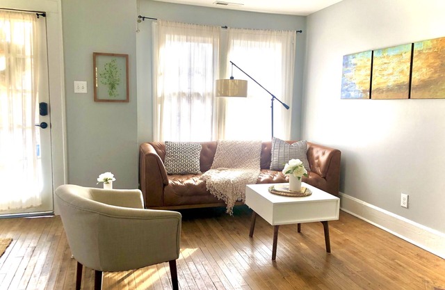 Historic|Twinkling Patio|Great Downtown Location!