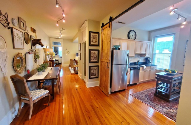 Historic Urban Downtown Loft 2 Bedroom 2 Bath with Parking