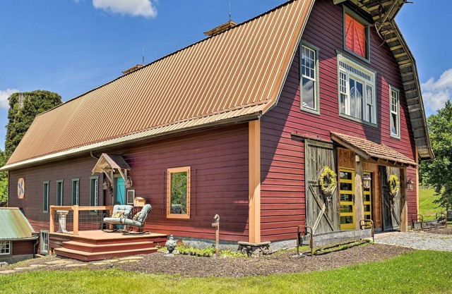 Historic Winston-Salem Guest Barn on Farm!