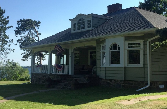 Historical Bungalow on Lake Metonga