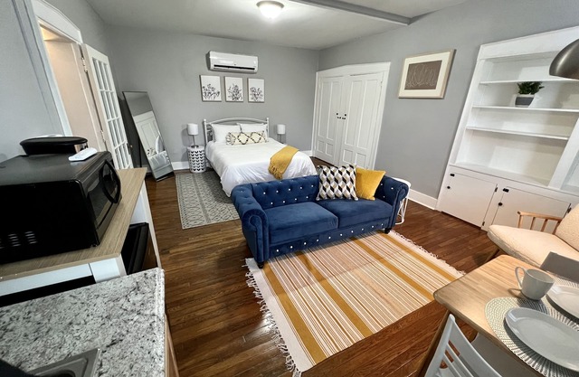 Historical loft, 2 Blocks from Trail & Downtown