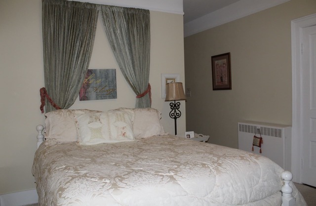 Historical Monroe Manor - Monroe Room