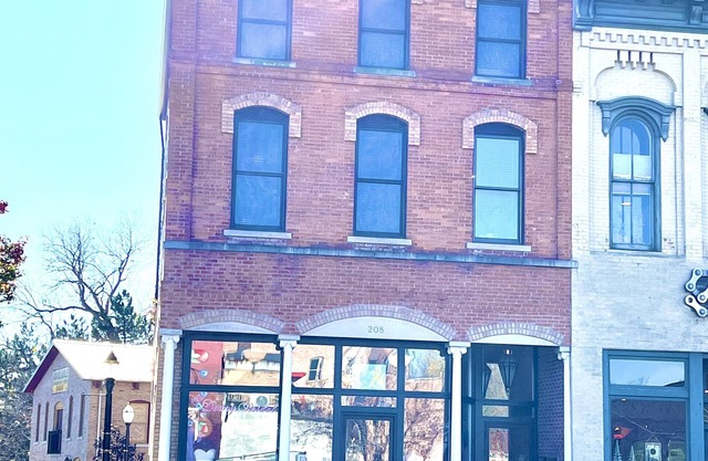 Historical Old Town Lansing Lofts & Deck