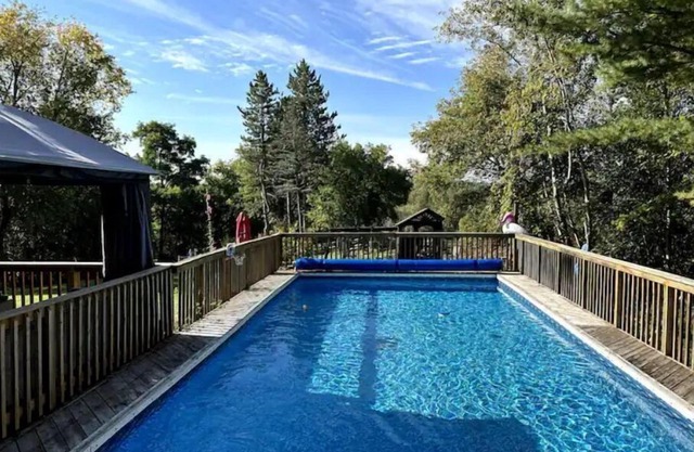 Hockley Hideaway Farm Stay!n