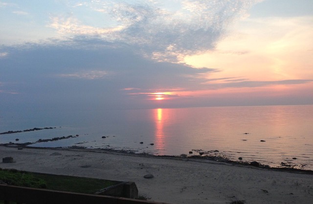 Hoff Cottage - Right On The Beach. Free Wi-Fi, BBQ Grill and Firepit On Beach