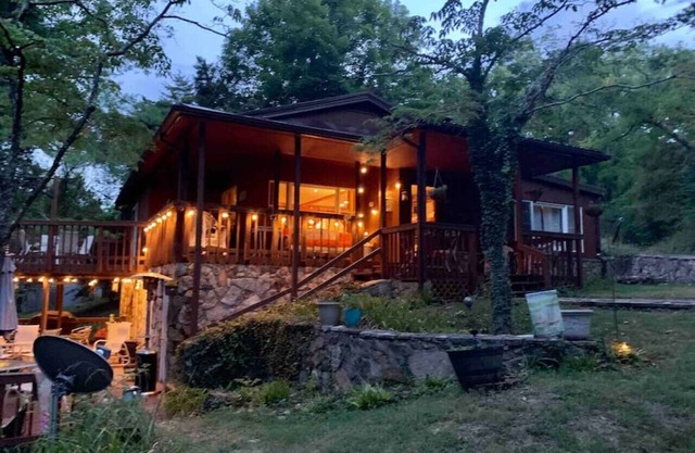 Hokie House on Claytor Lake w/private story dock