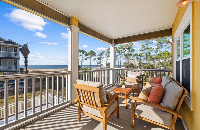 Holday House: 4BR Home on IP- Private Pool, Sleeps 10, Pet Friendly!