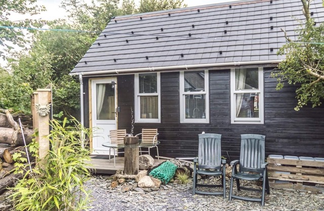 Holey Moley Lodge - 2 Bedroom - Llanteg
