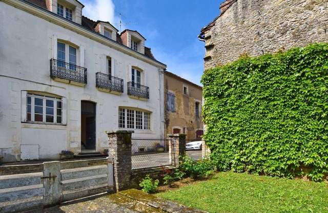 Holiday home near a private garden