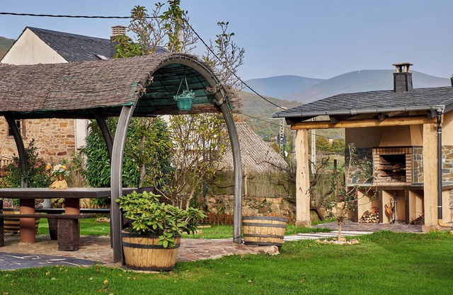Holiday Home 'Casa Rural Abuelo Jose' with Mountain View, Private Pool and Wi-Fi