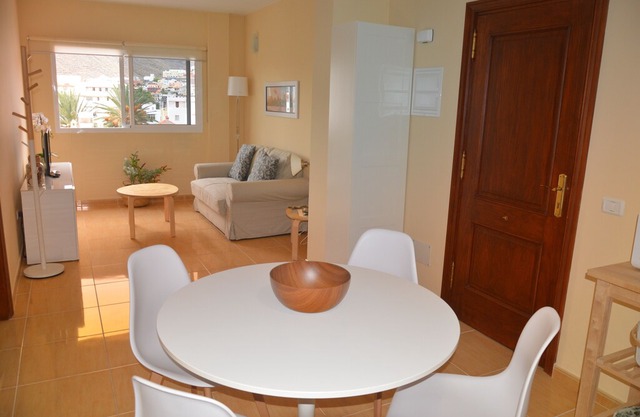 Holiday House Miramar 2