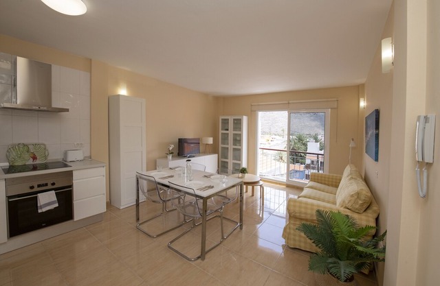 Holiday House Miramar 4