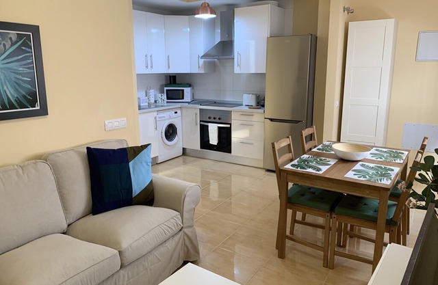 Holiday House Miramar 9