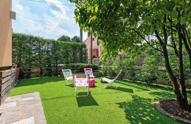 Holiday Home 'La Casa Dei Girasoli' with Terrace, Wi-Fi and Air Conditioning