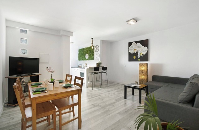 Holiday Apartment "Hacienda La Extremeña Tropical" with Sea View, Shared Terrace & Wi-Fi