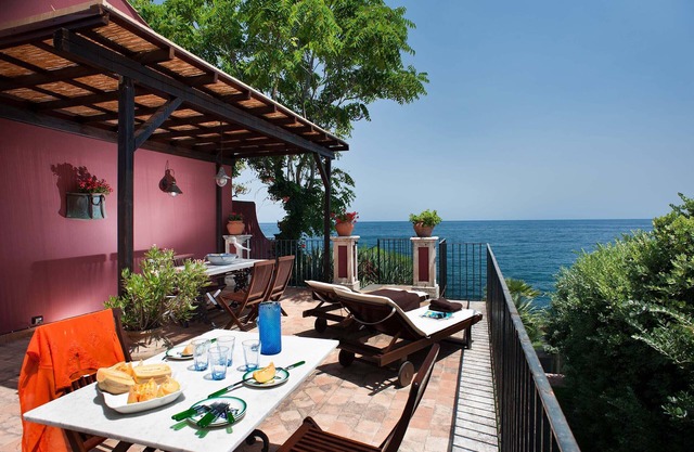 Holiday apartment with sea access on the Ionian Coast, Sicily