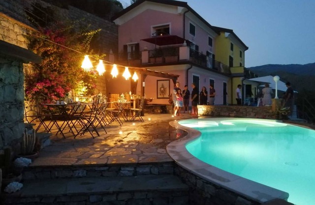 Holiday Apartment "Villa Lice - Sciacchetrà" with Mountain View, Shared Garden & Wi-Fi