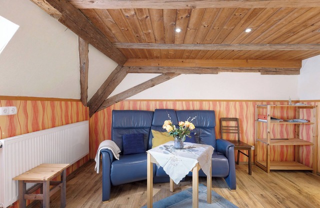 Holiday Apartment 2 with Shared Garden and Wi-Fi