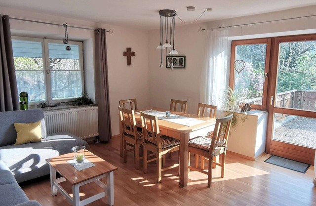 Holiday Apartment 'Knechtskammer' with 30m² Balcony, Shared Garden and Wi-Fi