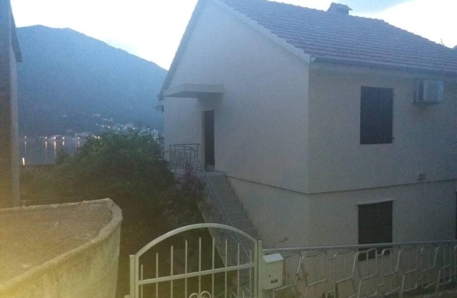 Holiday apartment Dobrota for 1 - 3 persons with 1 bedroom - Twin house