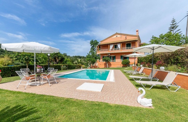 Holiday Apartment "Even Ezer" with Sea View, Private Pool & Wi-Fi