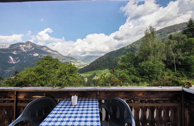 Holiday Apartment "Grödnerhof - Peter" Mountain View, Wi-Fi, Terrace & Balcony
