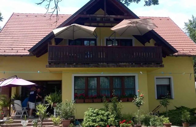 Holiday apartment 100 m from the beach