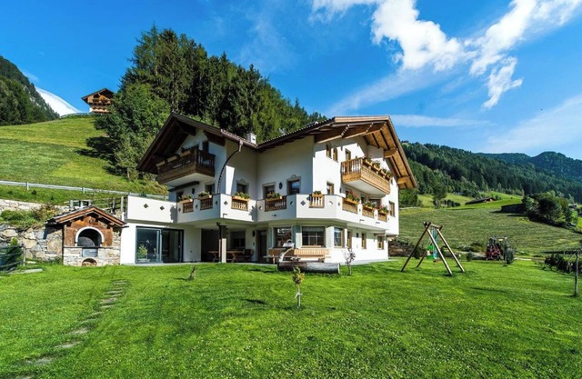 Holiday Apartment 'Rauchkofel' with Shared Whirlpool & Garden