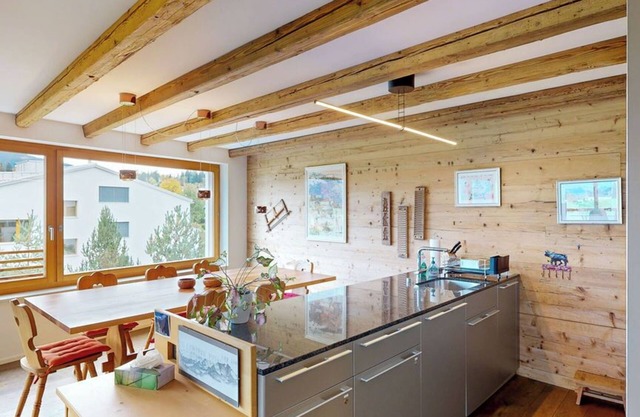 Holiday apartment Lanezzi, approx. 135m2, is in a quiet residential area.