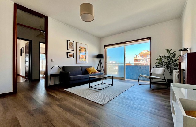 Holiday Apartment "Onda Beach House" with Sea View, Shared Pool & Wi-Fi