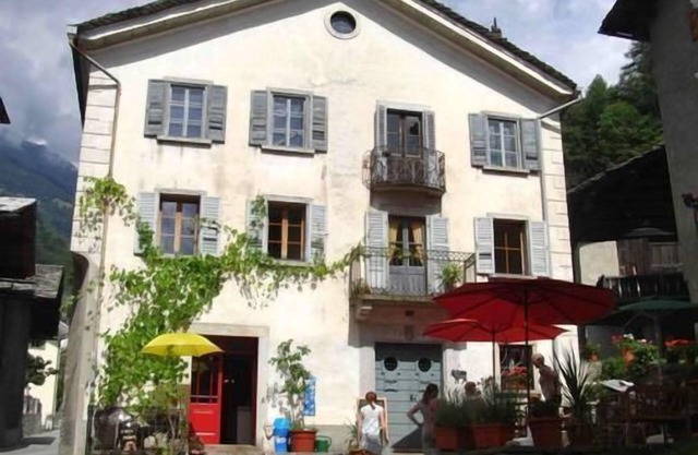 Holiday apartment Promontogno (Bondo) for 1 - 8 persons with 4 bedrooms - Historical building
