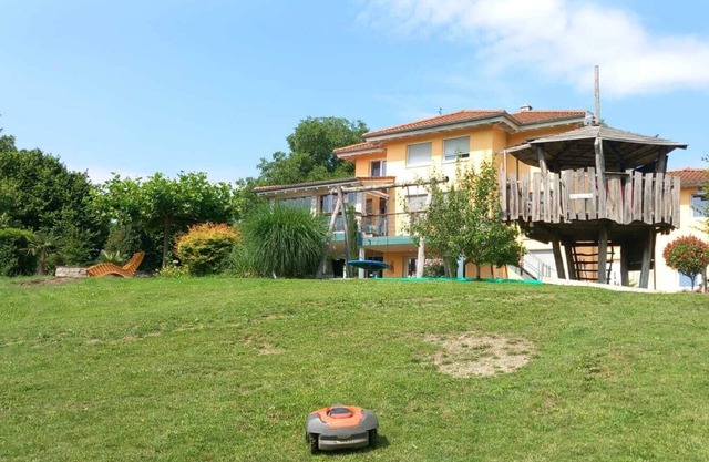 Holiday Apartment "Plätzchen Im Grünen" with Private Terrace & Wi-Fi