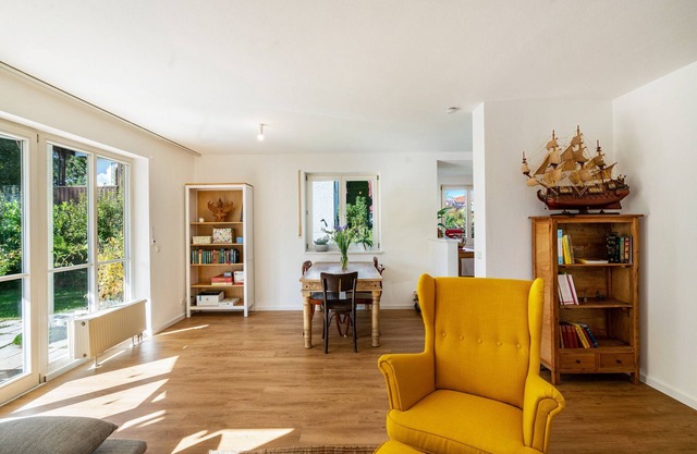 Holiday Apartment 'Sam's Homestay' with Terrace, Garden & Wi-Fi