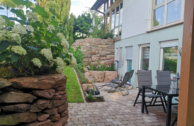 Holiday Apartment 'Schmuckkästchen' with Private Terrace, Shared Garden and Wi-Fi