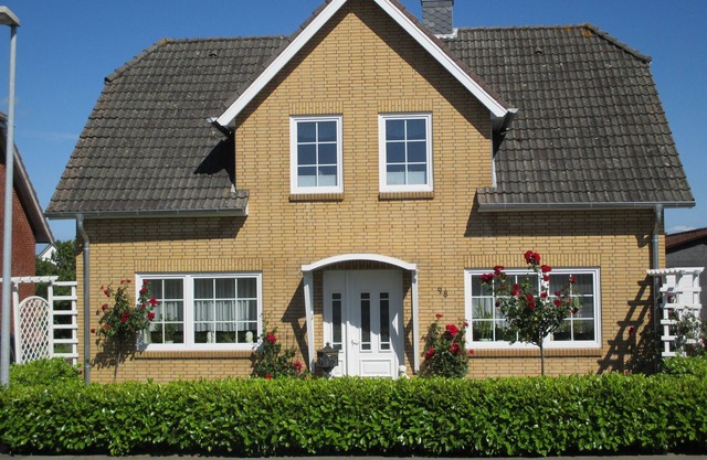 Holiday Apartment 'Stadtrand' with Private Garden and Wi-Fi