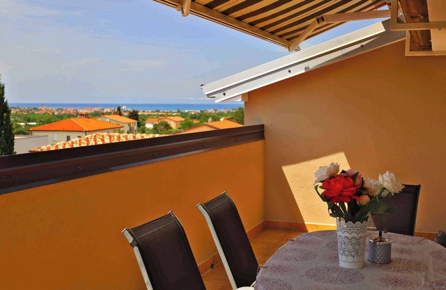 Holiday apartment with balcony and air conditioning
