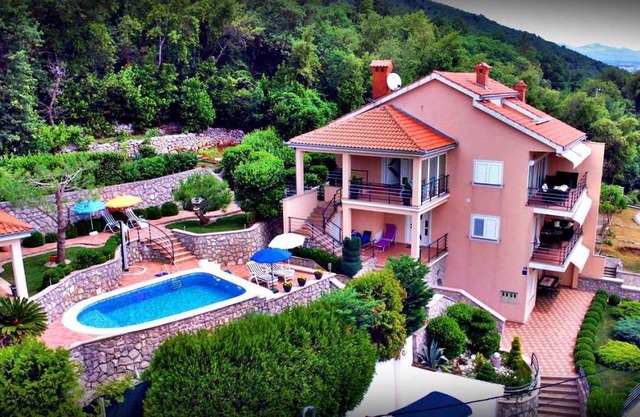 Holiday apartment with balcony and sea view