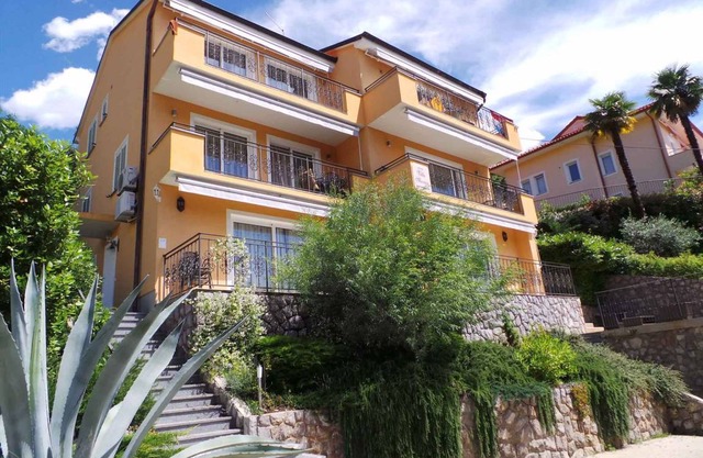 Holiday apartment with sea view