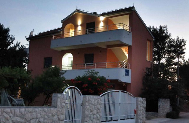 Holiday apartment with air conditioning close to the beach