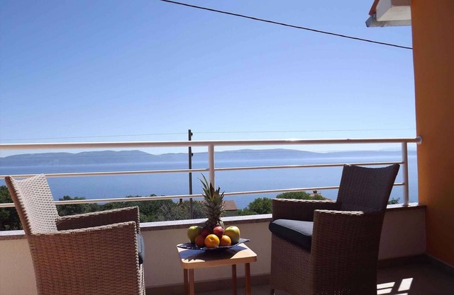Holiday apartment with 3 terraces and sea view