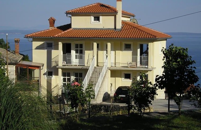 Holiday apartment with air conditioning and sea view