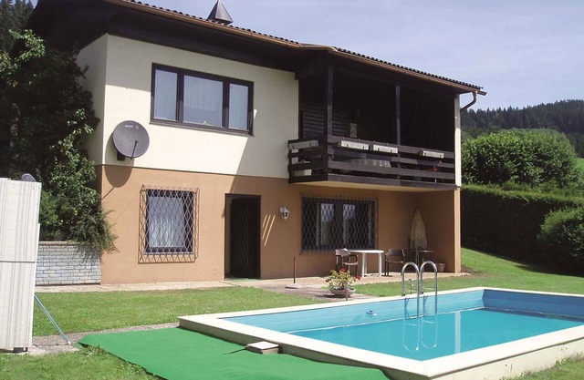 Holiday apartment with large garden, barbecue and swimming pool