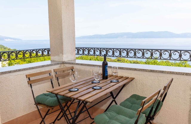Holiday apartment with balcony and beautiful sea view