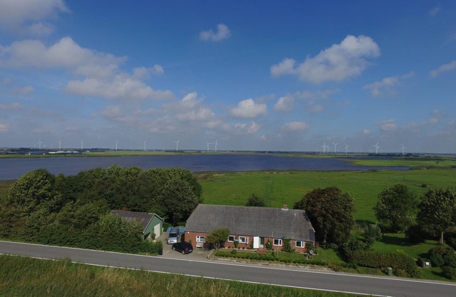 HOLIDAY APARTMENT WITH OWN SEA ACCESS AND GARDEN