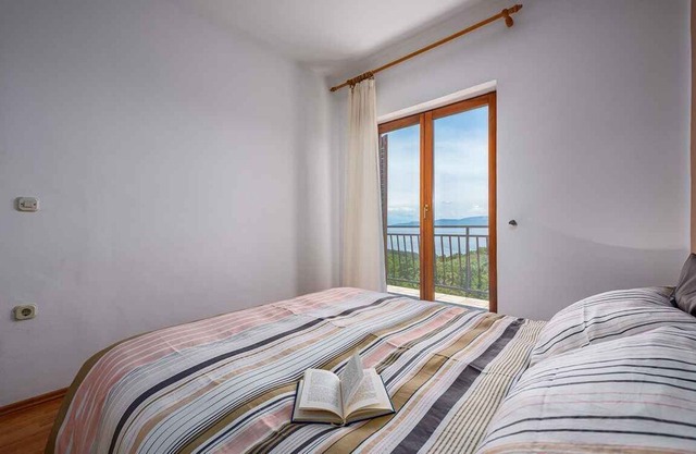 Holiday apartment with sea view